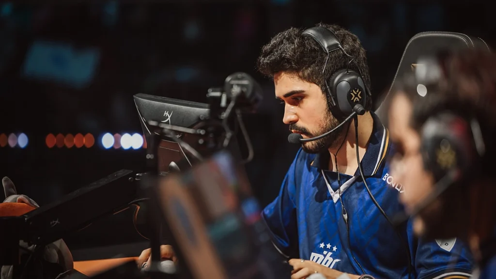 Erick “aspas” Santos, jogador do MIBR, concentrado durante partida de Valorant